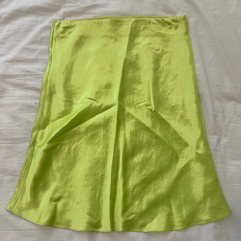 Aritzia Babaton Silky Knee Length Skirt